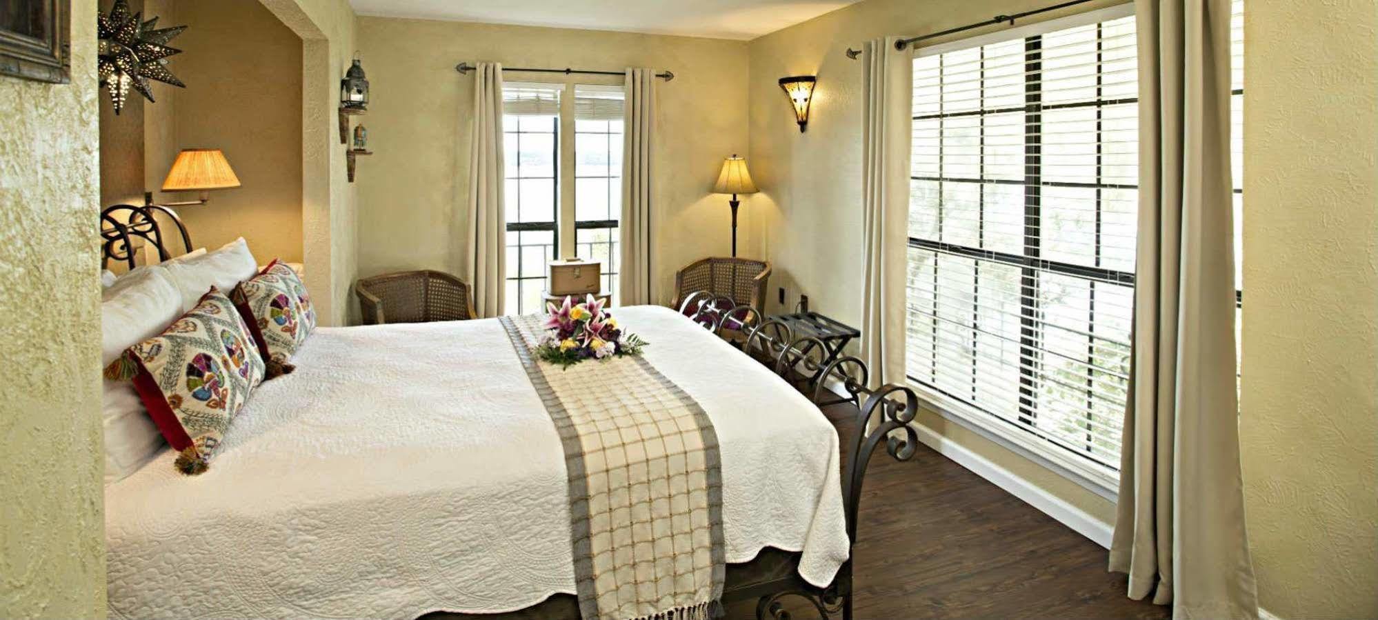 Lakehouse Bed And Breakfast Canyon Lake Exterior foto